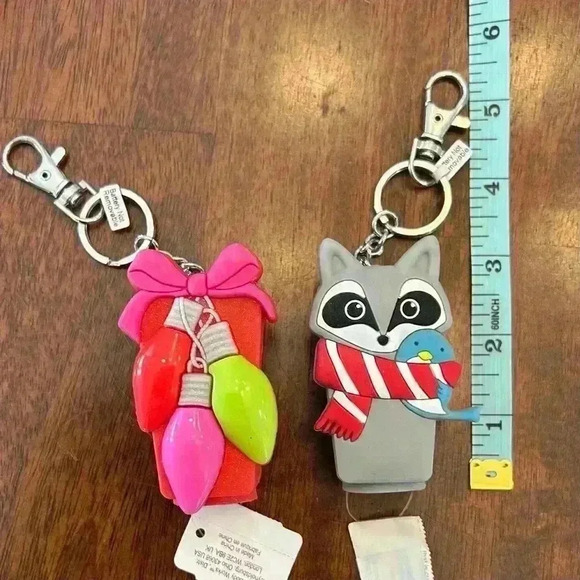 NWT Bath Body Works Pocket Bac Hand Sanitizer Holders Set Of 2 Christmas Holiday - Picture 5 of 5